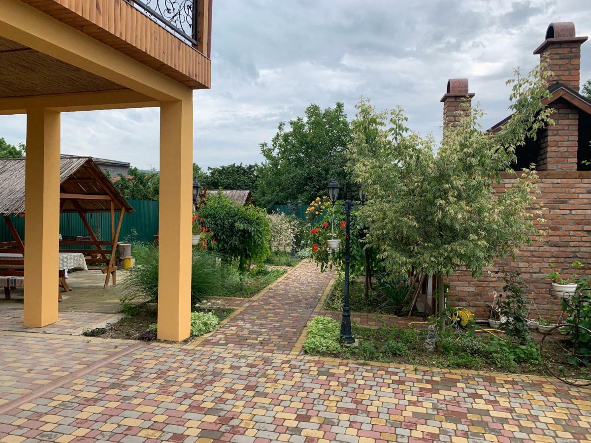 Міні Готель Вілла Вікторія Beregovo Exterior foto