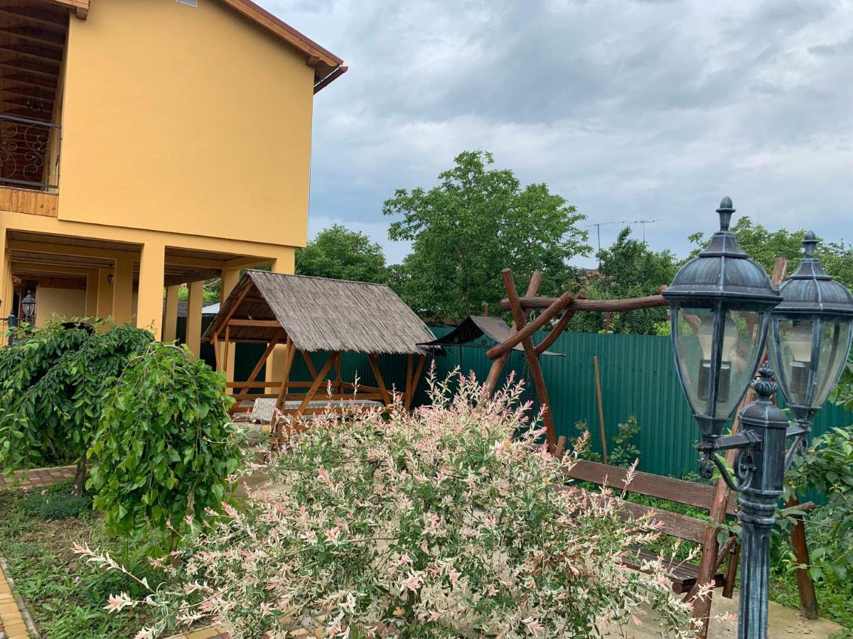 Міні Готель Вілла Вікторія Beregovo Exterior foto